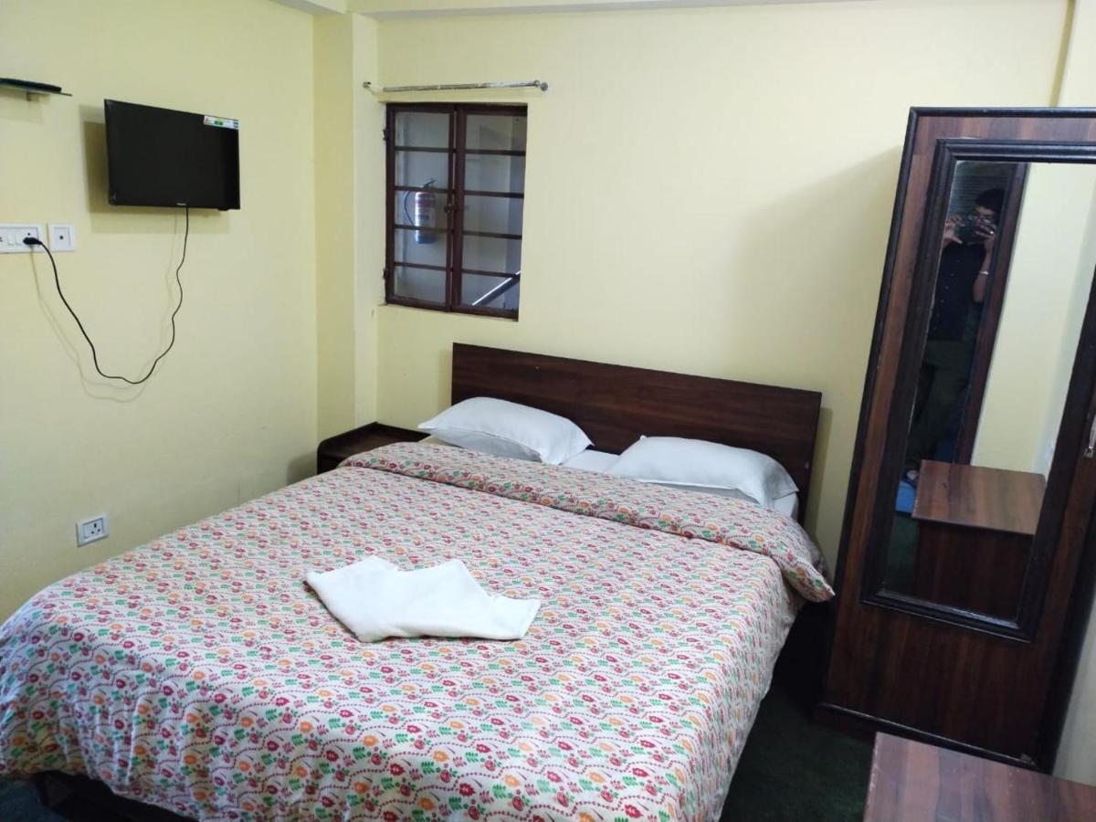 דרג'ילינג Hotel Himalaya Residency Kanchenjunga View מראה חיצוני תמונה